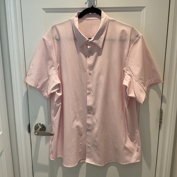 Lululemon Men’s Airing Short Sleeve Button Down - Picture 3 of 6
